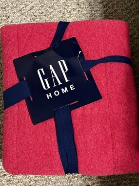 Gap. Red 50x60 Fleece blanket